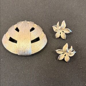 Elegant Silver Floral Earrings